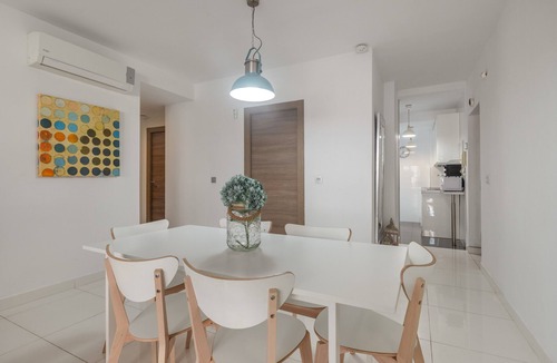 Cruz de Humilladero Apartment | Apartment 'Malaga Vialia Zona Esta Ave- Zona' with Balcony, Wi-Fi and Air Conditioning