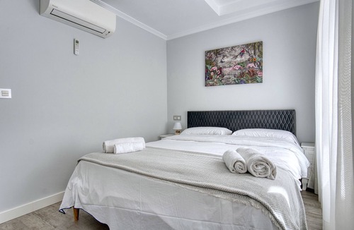 Cabo de las Huertas Apartment | Apartment 'Mar 15' with Wi-Fi and Air Conditioning