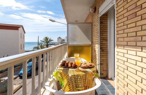 Costa Dorada Apartment | Apartment 'Mar' with Wi-Fi and Air Conditioning