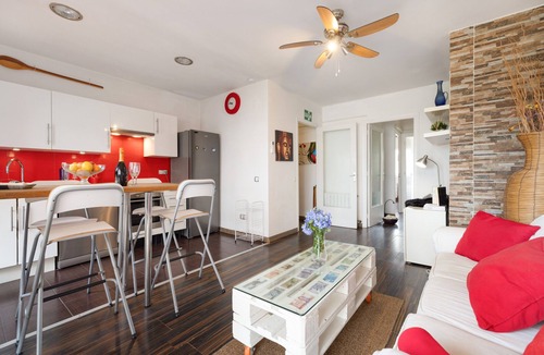 Vallpineda Apartment | Apartment 'Melody' in Central Sitges with Private Terrace, Wi-Fi, and Air Conditioning