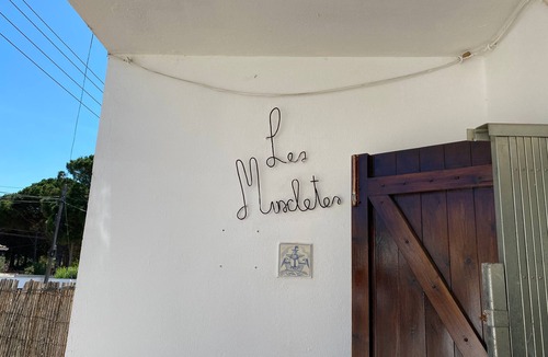 L'Escala Apartment | Apartment 'Muscletes' with Mountain View, Wi-Fi and Air Conditioning