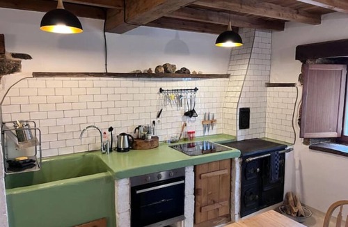 Peruyes Apartment | Apartment near the coast. Mountain views