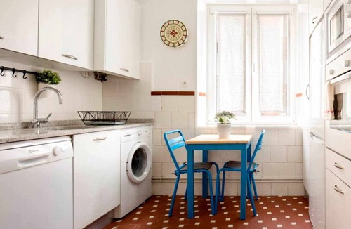 Basauri Apartment | Apartment next to the metro station and a garden