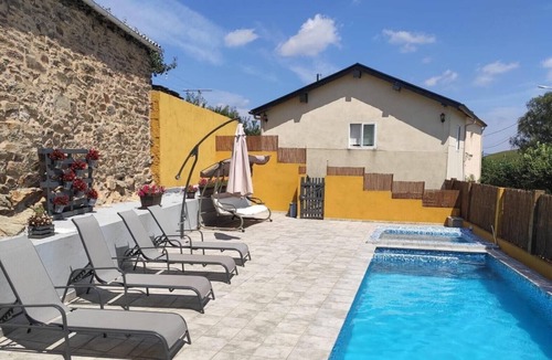 A Gudina Apartment | Apartment 'O Bolaño Apt 1' with Lake View, Shared Pool and Shared Terrace