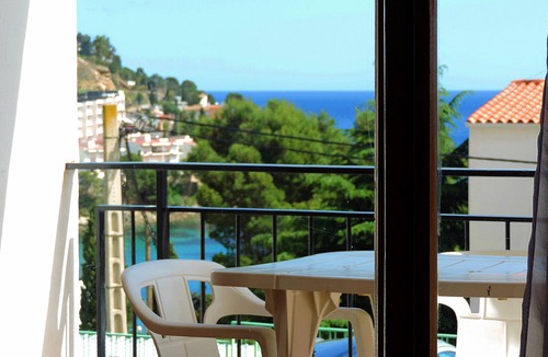 Almadraba-Canyelles Apartment | Apartment on the beach front