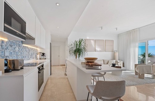 New Golden Mile Apartment | Apartment 'Paraiso Pueblo' with Sea View, Wi-Fi and Air Conditioning
