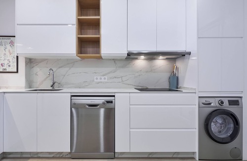 Leon Apartment | Apartment 'Pardo 2' with Lake View, Wi-Fi and Air Conditioning