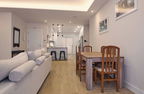 Leon Apartment | Apartment 'Pardo 2' with Lake View, Wi-Fi and Air Conditioning