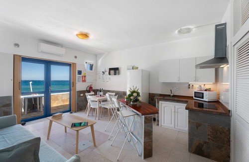 Alojera Apartment | Apartment 'Playa Azul - 4' with Sea View, Wi-Fi and Air Conditioning