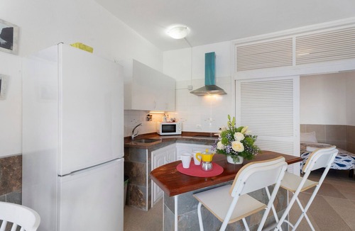 Alojera Apartment | Apartment 'Playa Azul - 4' with Sea View, Wi-Fi and Air Conditioning
