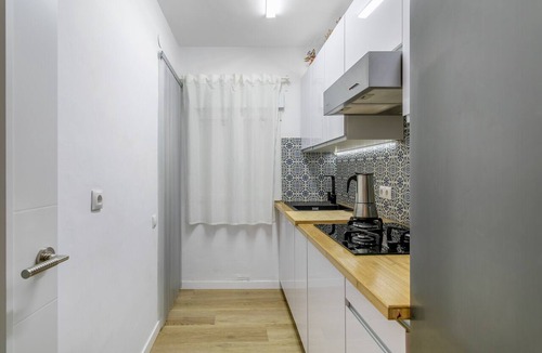 Alicante Apartment | Apartment 'Plaza España' with Balcony, Wi-Fi and Air Conditioning