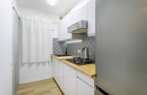 Alicante Apartment | Apartment 'Plaza España' with Balcony, Wi-Fi and Air Conditioning
