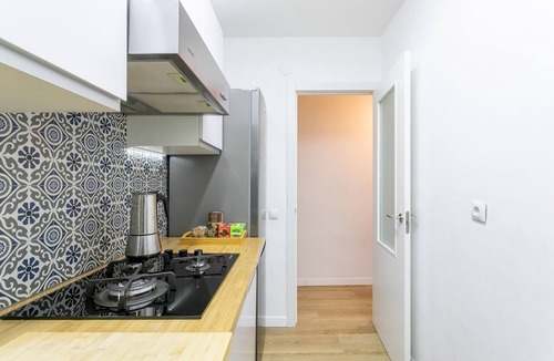Alicante Apartment | Apartment 'Plaza España' with Balcony, Wi-Fi and Air Conditioning