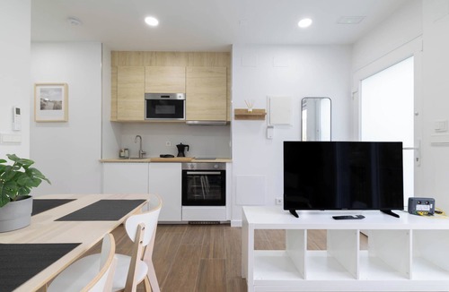 Rates Apartment | Apartment 'Ría De San Cosme Laxeira' with Mountain View, Shared Garden and Air Conditioning