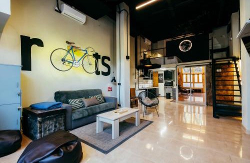 En Corts Apartment | Apartment Ruzafa Roots, 12 min to Centre, Smart TV, Wine