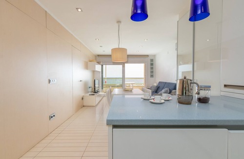 Platja d'Aro Apartment | Apartment 'Super Beach 2' with Sea View, Balcony and Wi-Fi