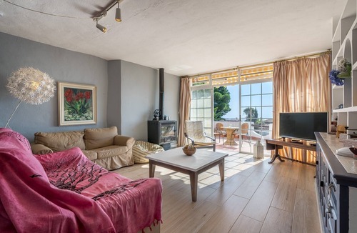 Salobrena Apartment | Apartment 'Villa Martinez Apartamento 2' with Sea View, Wi-Fi and Air Conditioning