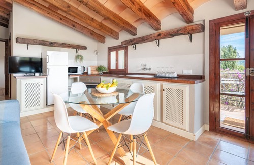 Establiments Apartment | Apartment 'Vista Montaña' with Mountain View, Shared Pool and Wi-Fi