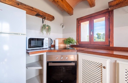 Establiments Apartment | Apartment 'Vista Montaña' with Mountain View, Shared Pool and Wi-Fi