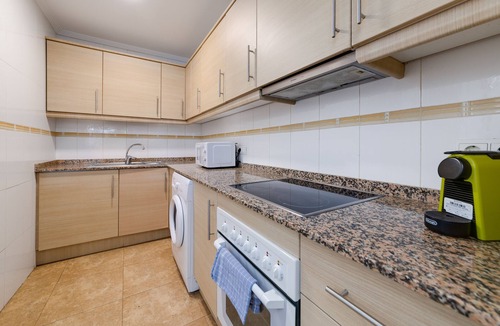 Torrevieja Apartment | APARTMENT WITH COMMUNITY POOL. 400 METERS FROM THE BEACH. LARGE YARD.