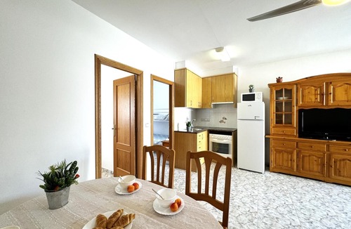 L'Escala Apartment | Apartment with community pool 5 minutes walk from the beach