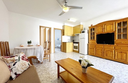 L'Escala Apartment | Apartment with community pool 5 minutes walk from the beach