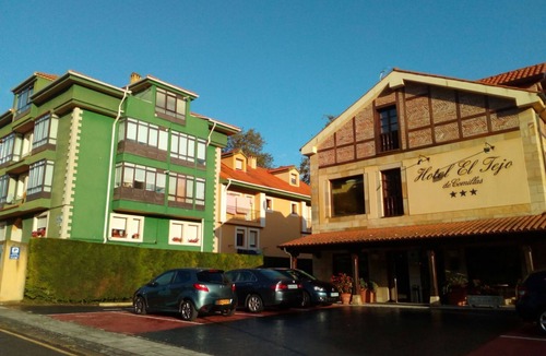 Comillas City Center Apartment | Apartment with pool