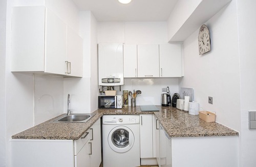 Eixample Apartment | Apartment with very large balcony in Girona