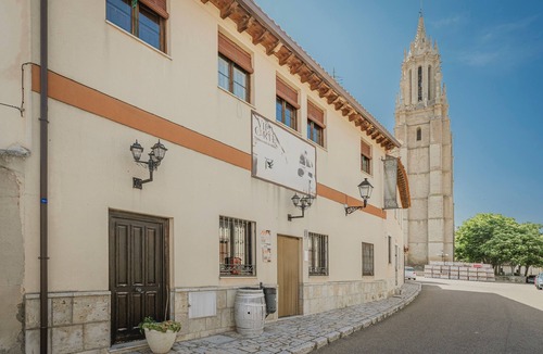 Ampudia Apartment | Apartment 'Y Corte - Castillo' with Wi-Fi