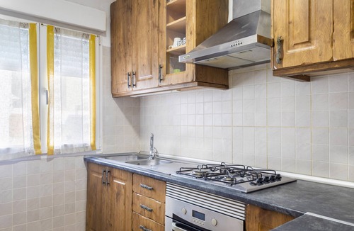 Benicalap Apartment | Apartment 'Zona Doctor Peset' with Private Terrace, Wi-Fi and Air Conditioning