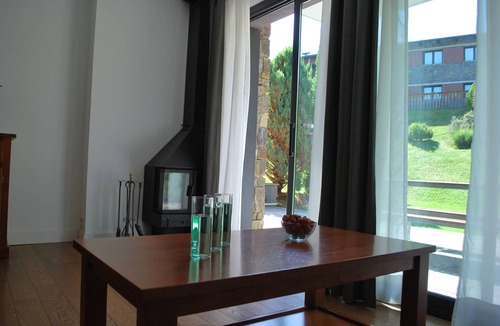Saillagouse Apartment | APPART 6 PERS 3CHAMBRES JARDIN ET PISCINE CHAUFFEE