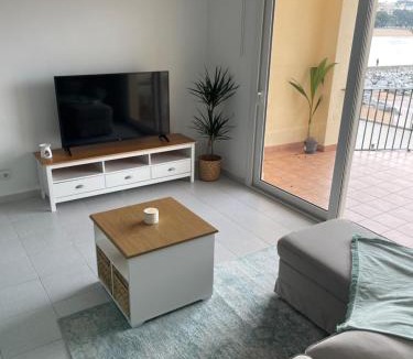 Sant Feliu de Guixols Apartment | Aquamarine Sant Feliu en la playa con patio