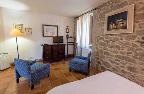 Puebla del Caraminal Bed & Breakfast | Arco: double room, old cellar and renovated stable.