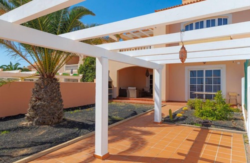 Costa de Antigua Ski Chalet | Ares Home Private Villa with Garden, Pool, Barbecue and Golf.