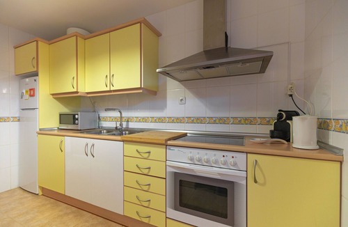 Costa de Antigua House | Ares Home: relax by the golf course with garden, BBQ, pool & Wi-Fi