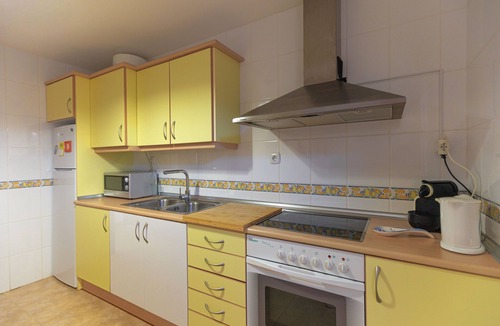 Costa de Antigua House | Ares Home: relax by the golf course with garden, BBQ, pool & Wi-Fi