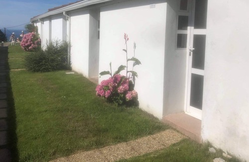 Laredo House | Attached bungalow/Small bungalow/Small cottage