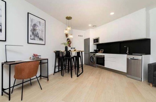 Carabanchel Apartment | Aurora Stays by Charming VI, Apartment for 4 with free parking