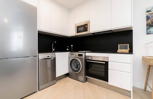 Carabanchel Apartment | Aurora Stays by Charming XII, Apartment for 4 with free parking