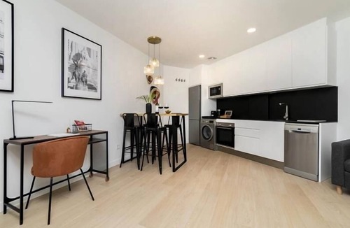 Carabanchel Apartment | Aurora Stays by Charming XIV, Apartment for 4 with free parking