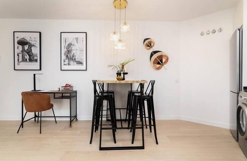 Carabanchel Apartment | Aurora Stays by Charming XIV, Apartment for 4 with free parking