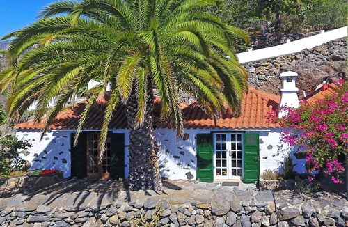 El Jesus Ski Chalet | Authentic Canarian house located in the picturesque surroundings of Tijarafe