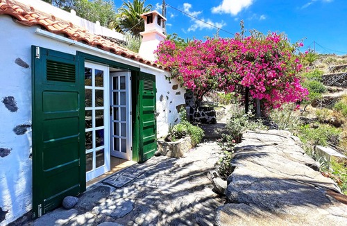 El Jesus Ski Chalet | Authentic Canarian house located in the picturesque surroundings of Tijarafe