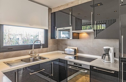 Bon Relax House | Awesome home in Sant Pere Pescador