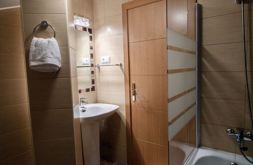Roda de Isabena House | Balcón de Roda - PLAZA SUR spacious apartments, well equipped, free Wi-Fi