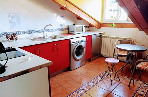 Carbajal de la Legua Apartment | Ballot. 5 minutes from León, house with garden.