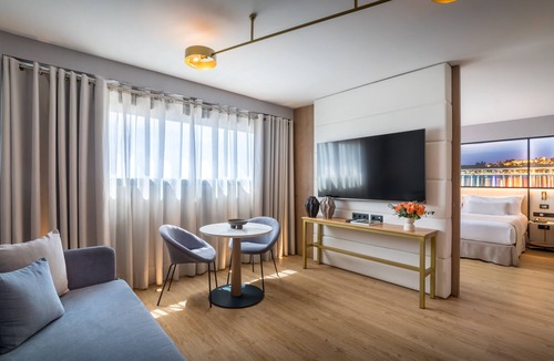 R.E.N.F.E. Hotel | Barceló Malaga Hotel