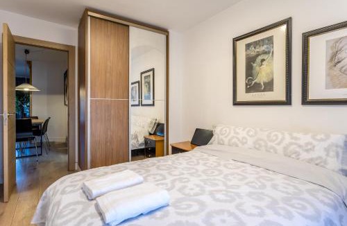 Villamanan Apartment | BaruHaus duplex piscina y parking