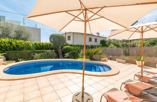 Alcanada Villa | Beach Villa Arran de Mar by Sealand Villas