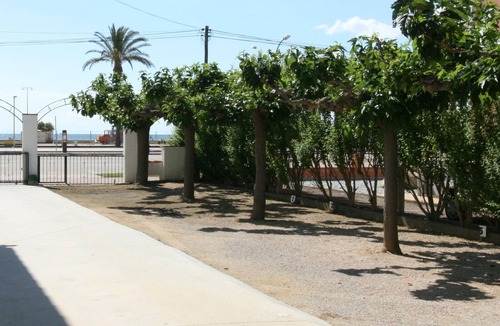 Empuriabrava Apartment | Beachfront Apartment with Parking, Steps from the Center of Empuriabrava